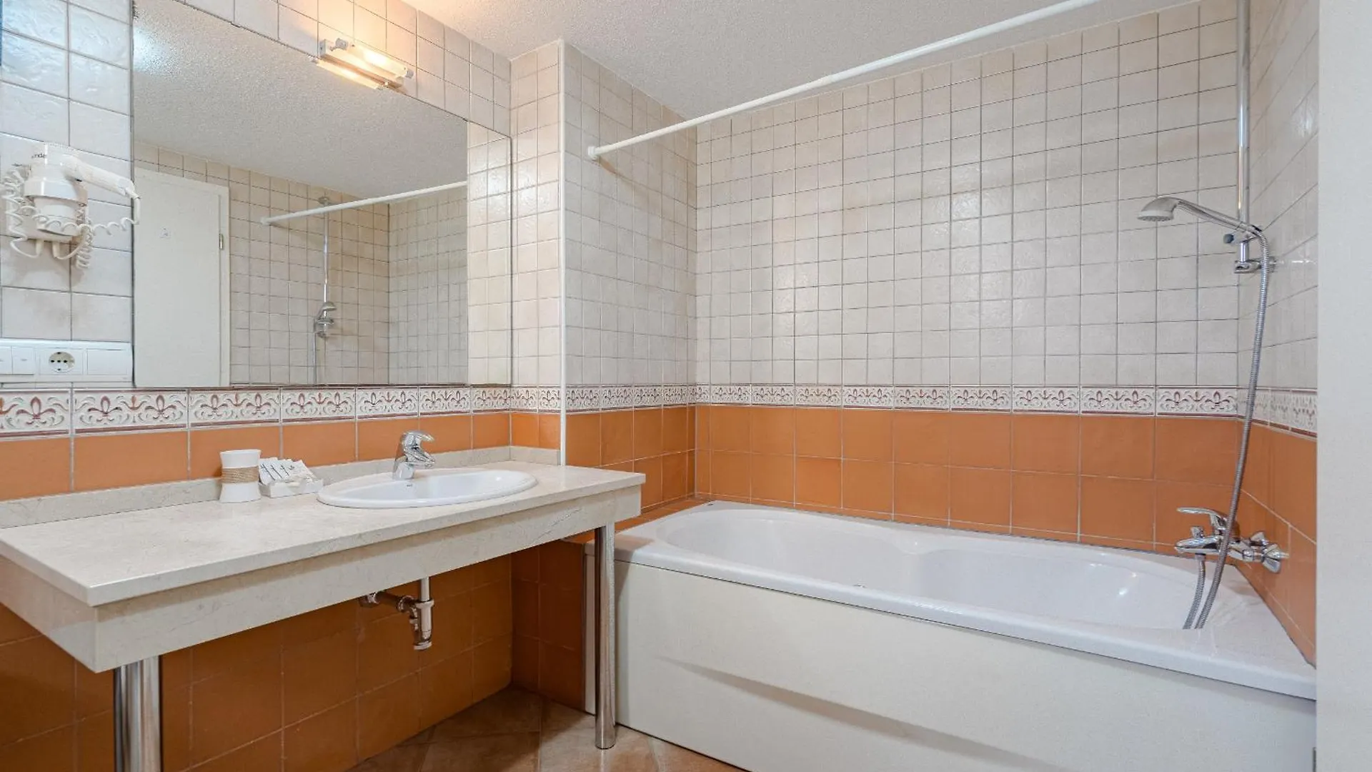 Villa With Private Pool And Beautiful Garden Los Cristianos  Los Cristianos (Tenerife)